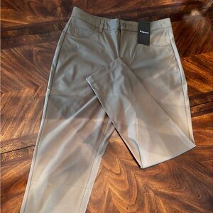 Green Fabletics Classic Fit Pants
Size- 31X30